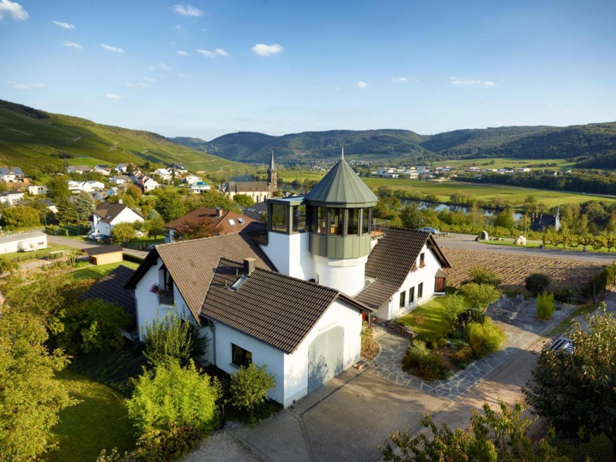 Weingut & Gastehaus Schumann Apartment Лизер Екстериор снимка